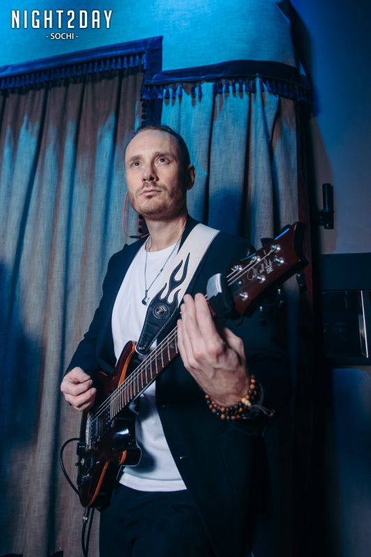 Живая музыка для гостей отелей