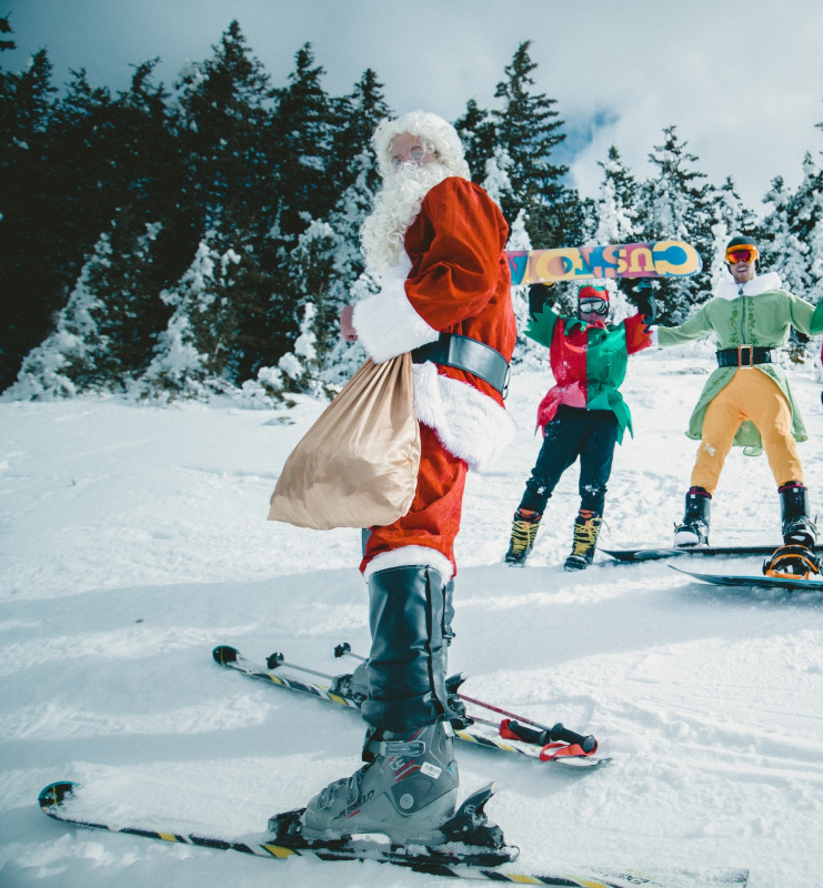 Костюмированный новогодний спуск на Альпике.